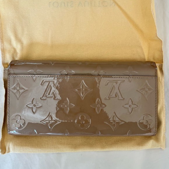 Louis Vuitton Sarah Wallet - Picture 12 of 12